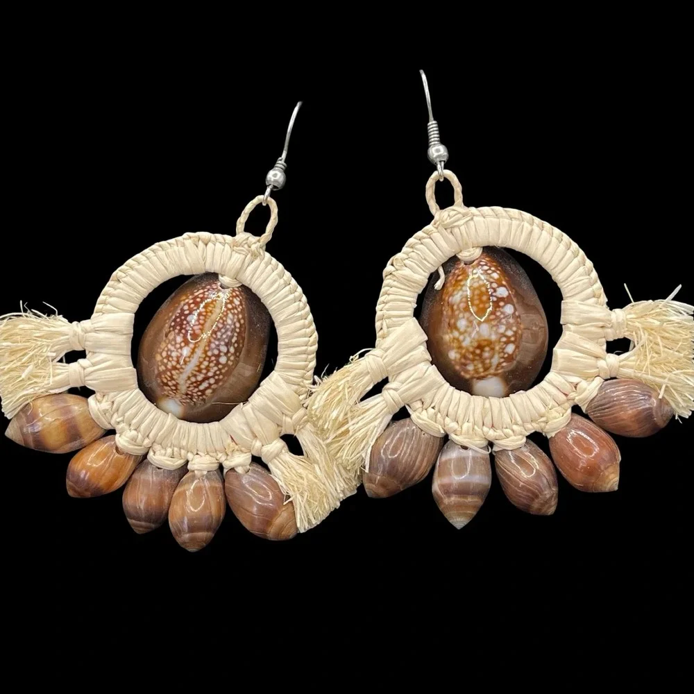 Vintage Handmade‎ Boho Woven Raffia Cowrie Shell Drop Earrings Natural Tassel